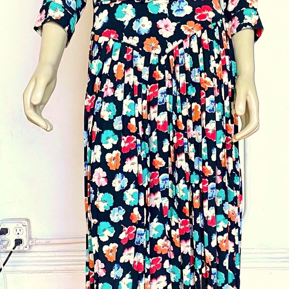 Vintage Floral Midi Dress - Picture 7 of 8